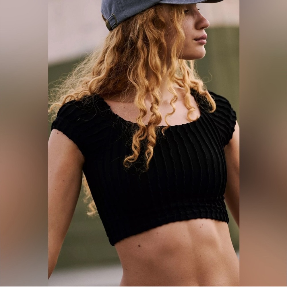 FREE PEOPLE | NWOT Get Ripped Tee in Black